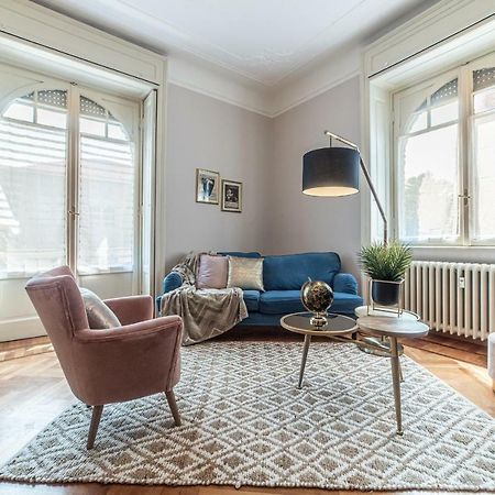 Joivy Sophisticated 3-Bed Flat With Desk Apartment มิลาน ภายนอก รูปภาพ
