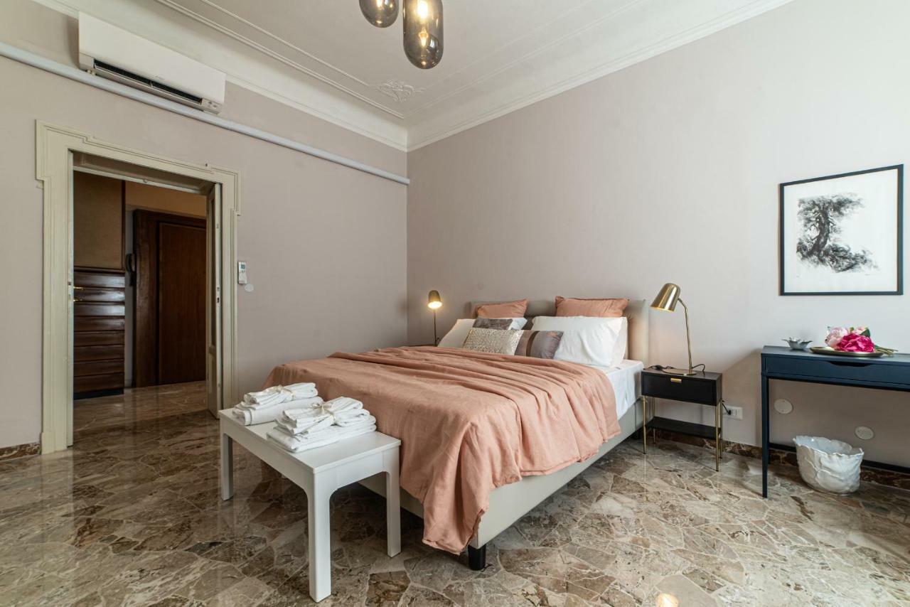 Joivy Sophisticated 3-Bed Flat With Desk Apartment มิลาน ภายนอก รูปภาพ