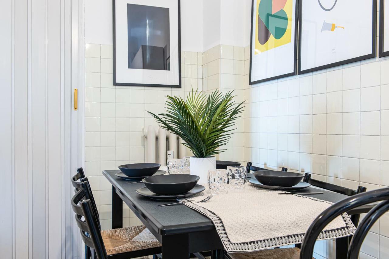 Joivy Sophisticated 3-Bed Flat With Desk Apartment มิลาน ภายนอก รูปภาพ