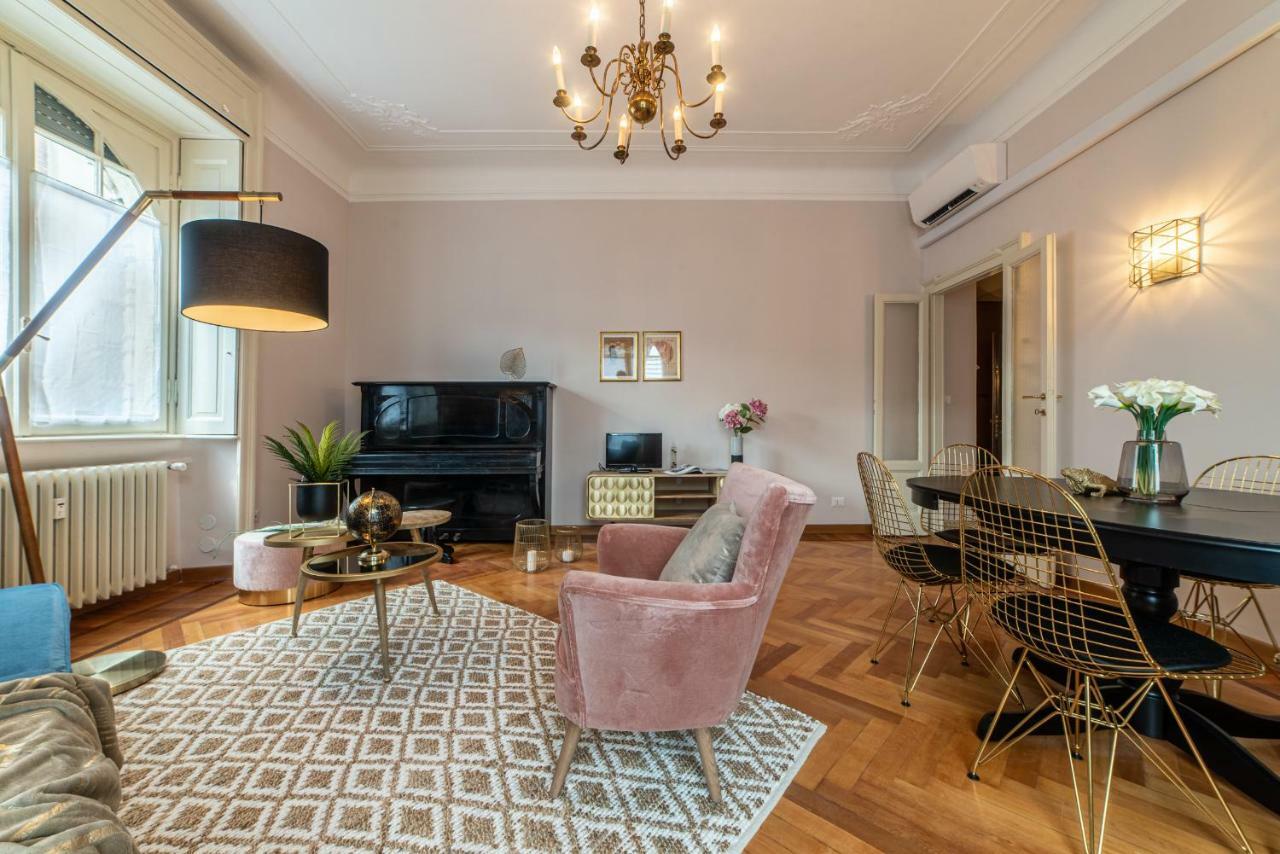 Joivy Sophisticated 3-Bed Flat With Desk Apartment มิลาน ภายนอก รูปภาพ