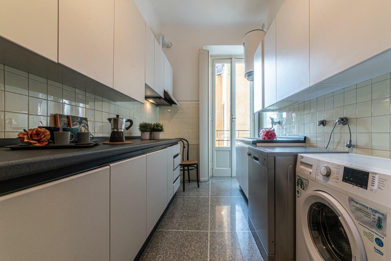 Joivy Sophisticated 3-Bed Flat With Desk Apartment มิลาน ภายนอก รูปภาพ