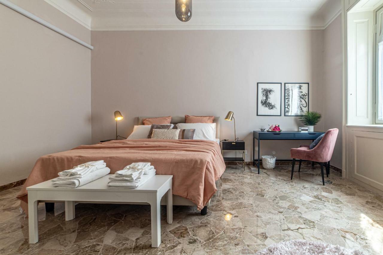 Joivy Sophisticated 3-Bed Flat With Desk Apartment มิลาน ภายนอก รูปภาพ