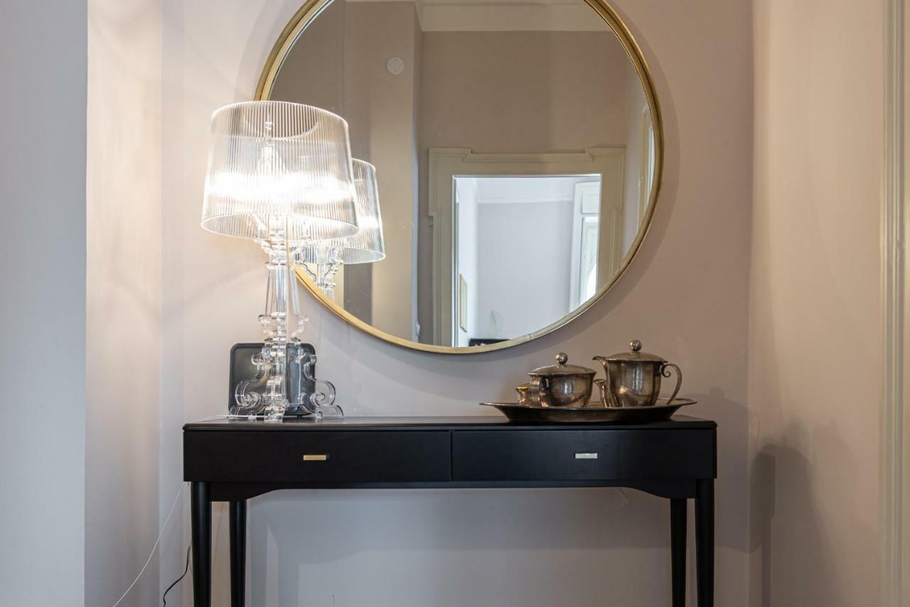 Joivy Sophisticated 3-Bed Flat With Desk Apartment มิลาน ภายนอก รูปภาพ