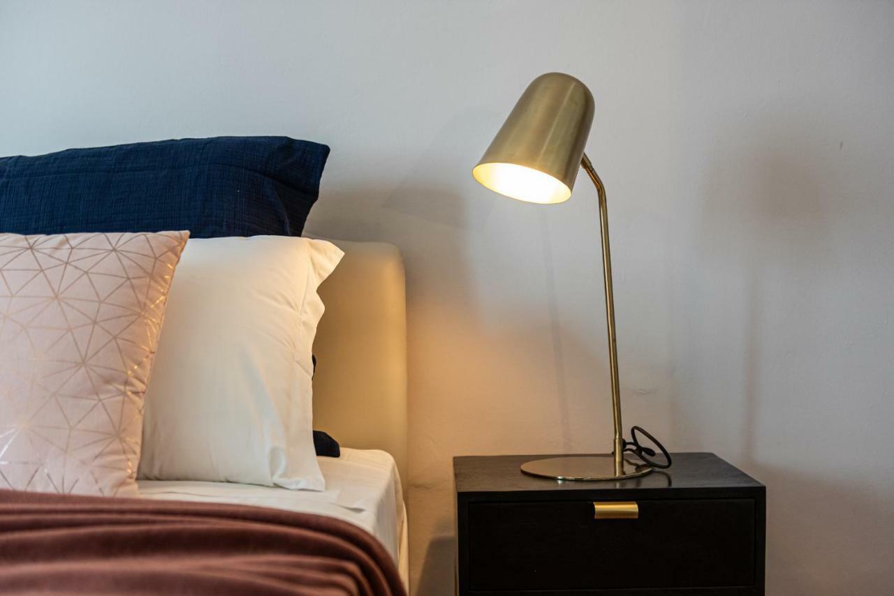 Joivy Sophisticated 3-Bed Flat With Desk Apartment มิลาน ภายนอก รูปภาพ