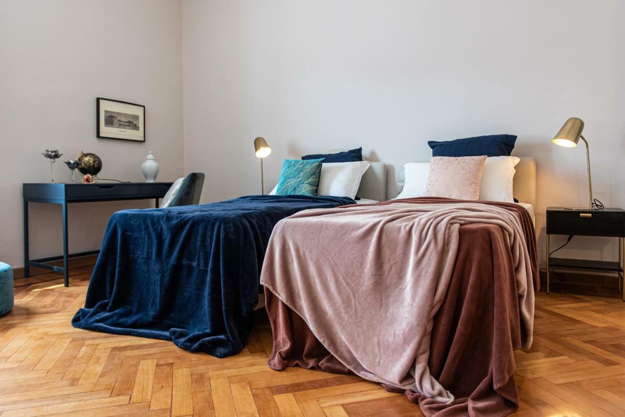 Joivy Sophisticated 3-Bed Flat With Desk Apartment มิลาน ภายนอก รูปภาพ
