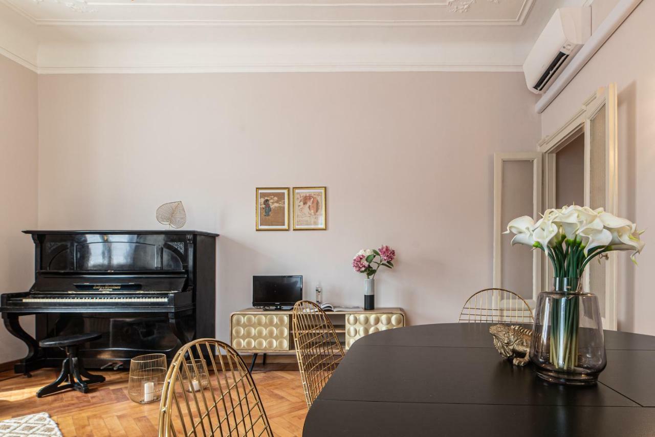 Joivy Sophisticated 3-Bed Flat With Desk Apartment มิลาน ภายนอก รูปภาพ