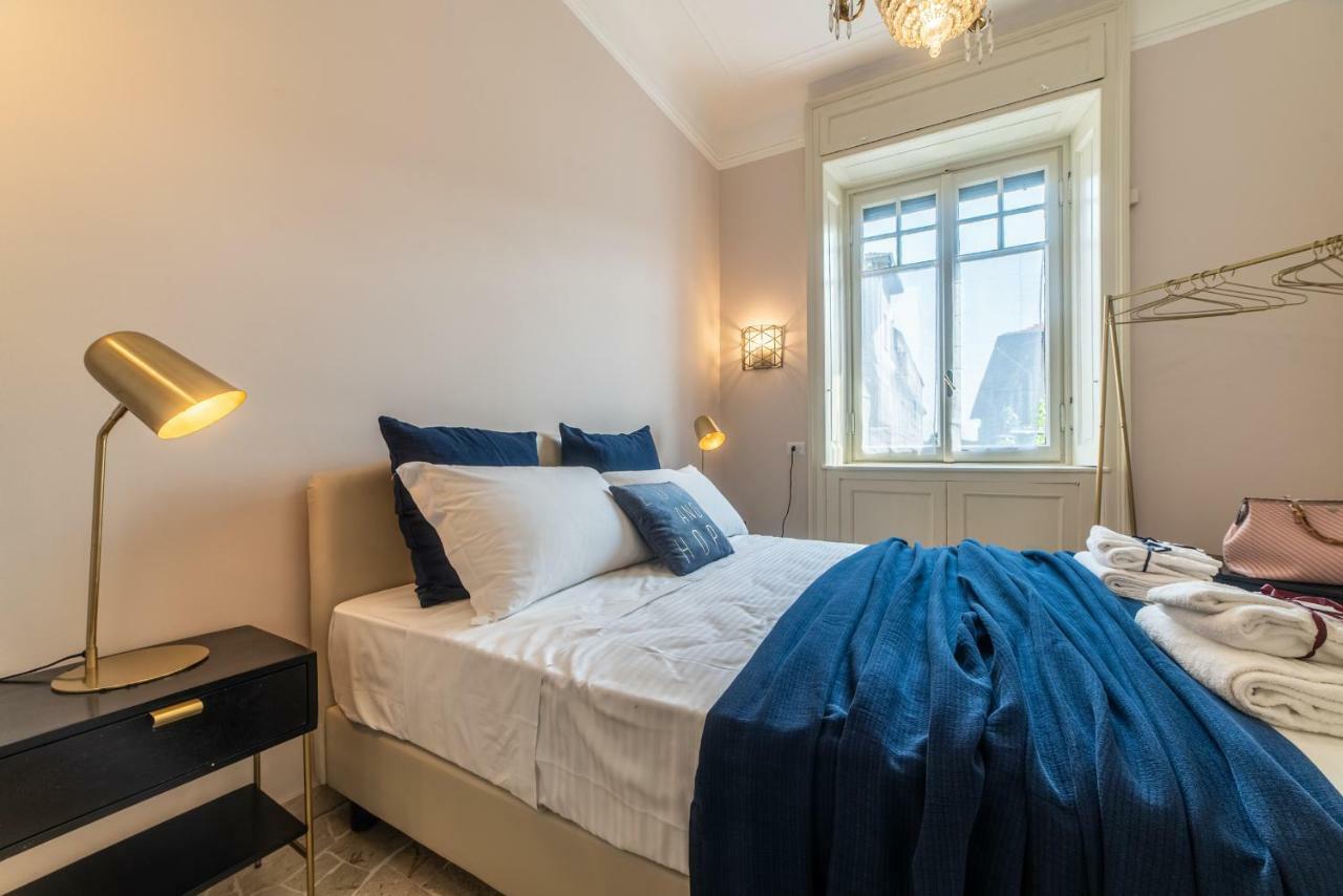 Joivy Sophisticated 3-Bed Flat With Desk Apartment มิลาน ภายนอก รูปภาพ